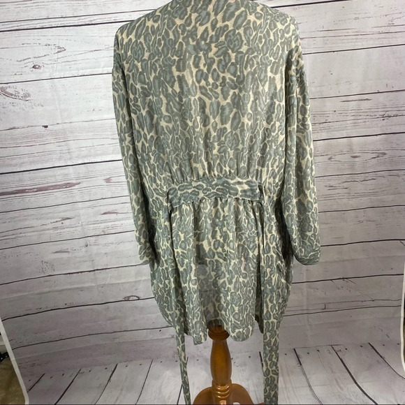 VICTORIA'S Secret animal print sheer throw on robe one size - Picture 5 of 8